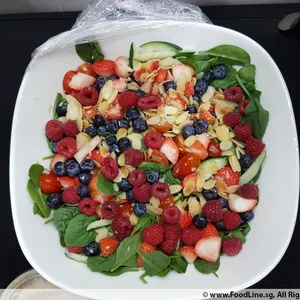 Mixed Berry Spinach Salad  (Vg) <i>with roasted sesame yuzu dressing</i>