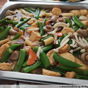 Braised Egg Beancurd and Vegetables in Silky Egg Gravy 红烧豆腐