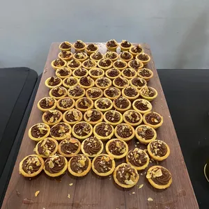 Mini Chocolate Caramel Tart (V)<i>with crushed almond</i>