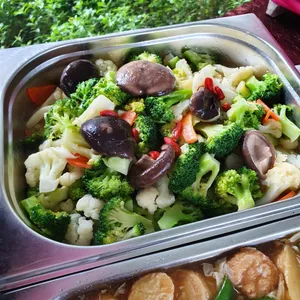 Assorted Vegetables (Cauliflower, Broccoli with Mushroom) 斋菜花芥兰花香菇