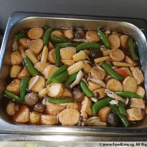 Braised Egg Beancurd and Vegetables in Silky Egg Gravy 红烧豆腐