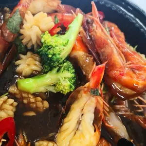 Sea of Wealth (Spicy) <i> wholesome tiger prawns and squids with a szechuan mala kick </i>