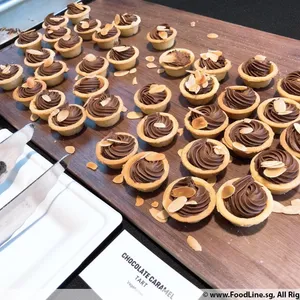 Mini Chocolate Caramel Tart (V)<i>with crushed almond</i>