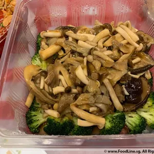 Braised King Oyster Mushroom with Black Moss and Brocoli 发财冬菇鲍鱼菇西兰花
