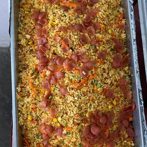 腊肠黄梨炒饭 Fried Pineapple Rice w/ Sausage