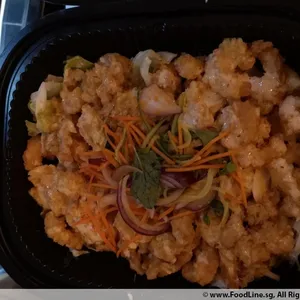 Crispy Prawn with Caviar Asian Salad and Red Mayo
