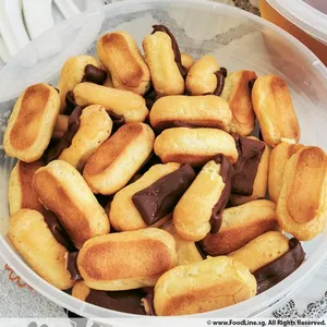 Mini Chocolate Eclairs