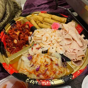 Supreme Cold Dish Combo (Thai Style Squid Meat, Fried Spring Roll, Chicken Ham, Salad Prawns, Marinated Japanese Octopus)