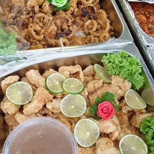Deep Fried Garlic Sotong • 五香苏东