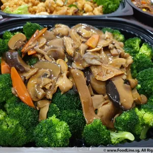 香菇西兰花 Sauteed Broccoli w/ Mushroom