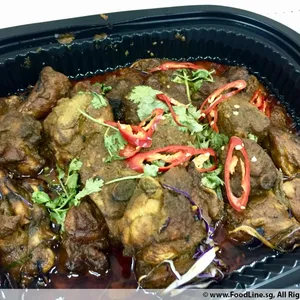 Chicken Masala (Chicken cook in Rich Gravy w Indian Spices)