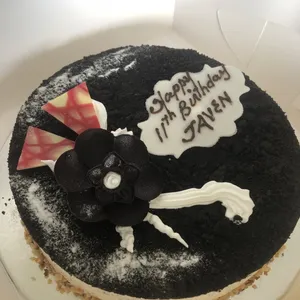 Oreo Cheesecake (Size: 20cm) (Qty of Big Candles: 10) (Qty of Small Candles: 10)