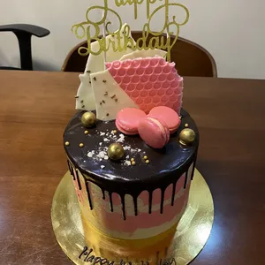 TCD04 Posh Pink (Cake Size: 7 Inch) (Cake Flavours: Vanilla)