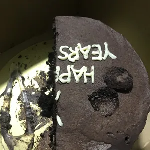 Chocolate Cake (Frosting: Cream Cheese) (Weight: 1kg- 7")