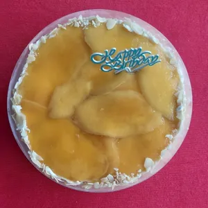 Fresh Mango Cake (Qty of small candles: 9) (Qty of large candles: 4)