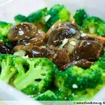 Sauteed Broccoli with Mushroom 香菇西兰花