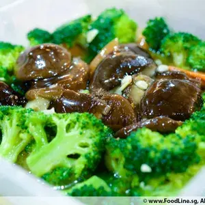 Sauteed Broccoli with Mushroom 香菇西兰花