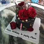 Beatrice Roses Cake (Flavour: Valrhona Chocolate) (Size: 6" (8 - 10 pax))