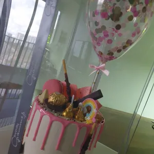 Mad Hatter Cake (Flavour: Salted Caramel)