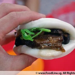 Braised Pork w/ Bun • 扣肉包(Chef's Recommended)