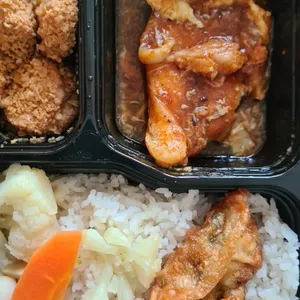 5 Days Lunch Tingkat Package (Weekdays Only)