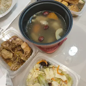 Lunch/Dinner Tingkat (5 Days, 3 Dishes + Soup OR 4 Dishes)