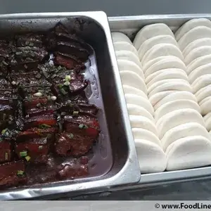 扣肉包 Chinese Bun w/ Stewed Pork