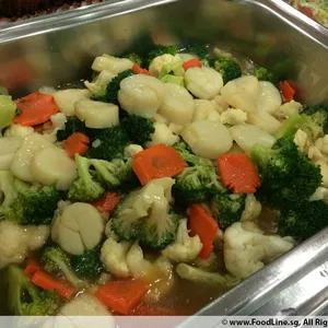 Broccoli & Cauliflower with Fresh Scallop & Almond Crisp