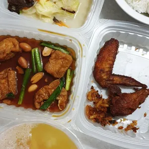 Lunch/Dinner Tingkat (5 Days, 3 Dishes + Soup OR 4 Dishes)