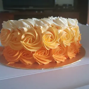 Rosette (Size: 7 Inch (7-10 pax)) (Flavours: Vanilla) (Eggless: No) (Big Candles: 4) (Small Candles: 4)