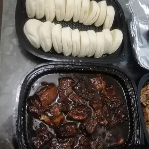 扣肉馒头 Braise Pork w/ Bun
