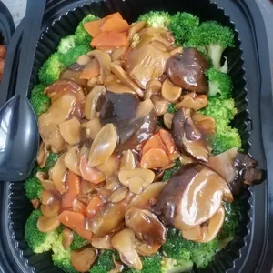 三菇西兰花 Broccoli w/ Assorted Mushroom