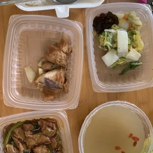 Lunch/Dinner Tingkat (5 Days, 3 Dishes + Soup OR 4 Dishes)