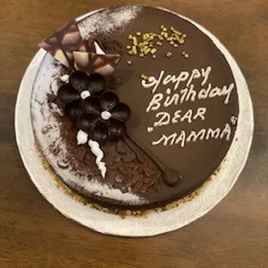 Signature Chocolate Mousse Etoile (Eggless Option Available) (Size/Weight: 16cm) (Qty of Big Candles: 10) (Qty of Small Candles: 5)