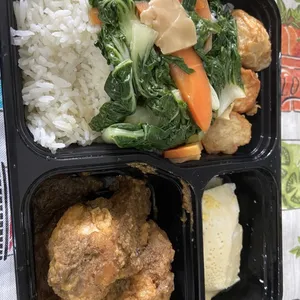 5 Days Lunch Tingkat Package (Weekdays Only)