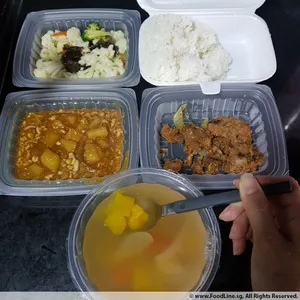 Lunch/Dinner Tingkat (5 Days, 3 Dishes + Soup OR 4 Dishes)