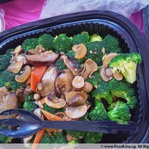香菇西兰花 Sauteed Broccoli w/ Mushroom