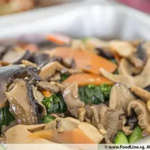 鲍贝芥兰 Fried Sea Clam w/ Kailan