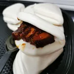 扣肉馒头 Braise Pork w/ Bun