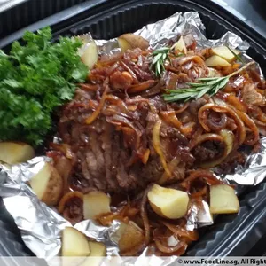 Sliced Roast Beef with Caramelized Onion