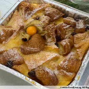 Classic Bread & Butter Pudding with Vanilla Sauce (1kg)