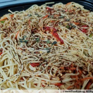 Thyme Aglio Olio Spaghetti with Carrot	萝卜杂菜香草炒意大利面