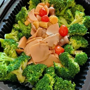 Braised Trio Color Vegetables with Abalone Mushroom