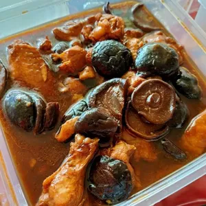 Braised Chicken With Black Mushroom