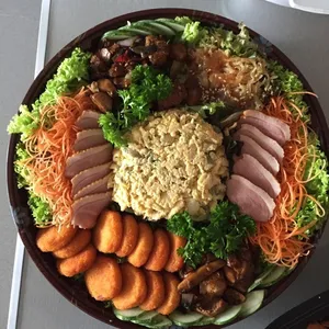 Cold Dish Platter (Jelly fish, Breaded Scallop, Gong Bo Chicken Cube, Foo Yong Egg, Smoked Duck)