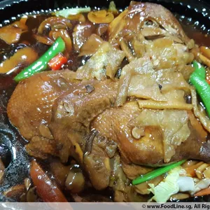 鱼鳔香菇烩扒鸭 Braised Duck w/Fish Maw & Mushroom