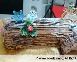 Festive Log Cake (Est. 1kg) | Customer Photo | Royal Catering