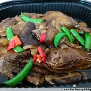 鱼鳔香菇烩扒鸭 Braised Duck w/Fish Maw & Mushroom