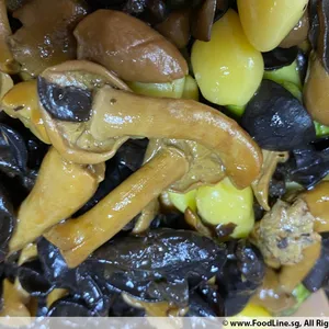 Sauteed Asparagus with Black Fungus, Golden Mushroom and Gingko 芦笋银杏云耳炒珍菌