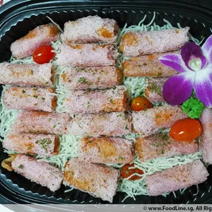 Crispy Yam Roll with Mango Dipping Sauce 香脆紫芋卷拼芒果酱